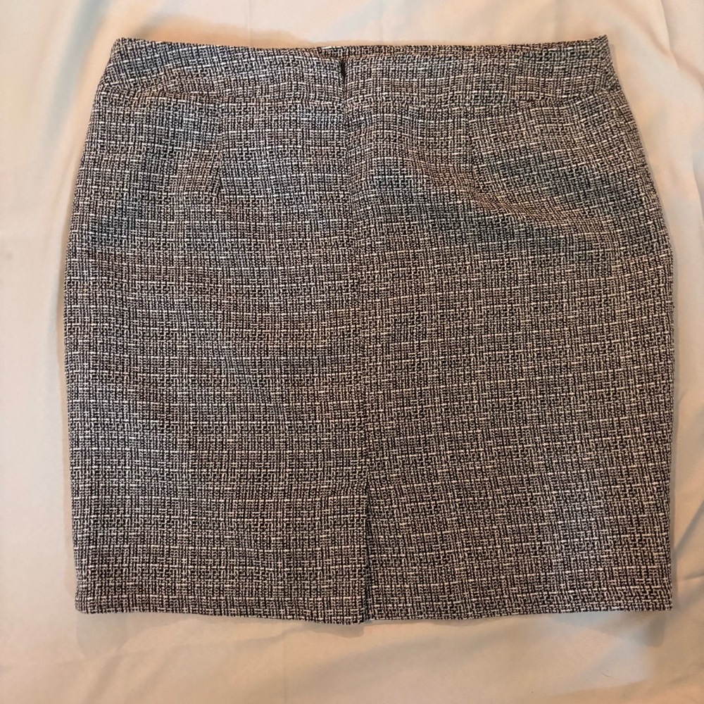 AGB Black and White Textured A-Line Skirt - Picture 3 of 4